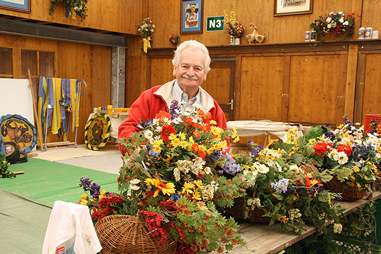 der Deko Gerd schm&uuml;ckt seit 36 Jahren in der Br&auml;urosl  (&copy;Foto: Marikka-Laila Maisel)
